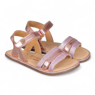 SANDALIA BAREFOOT PIEL CHETTO TIRAS METALIZADAS ROSA