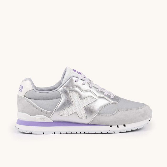 Zapatilla Retro Running Plateada con Detalles Lavanda y Gris MUNICH DASH WMN 279