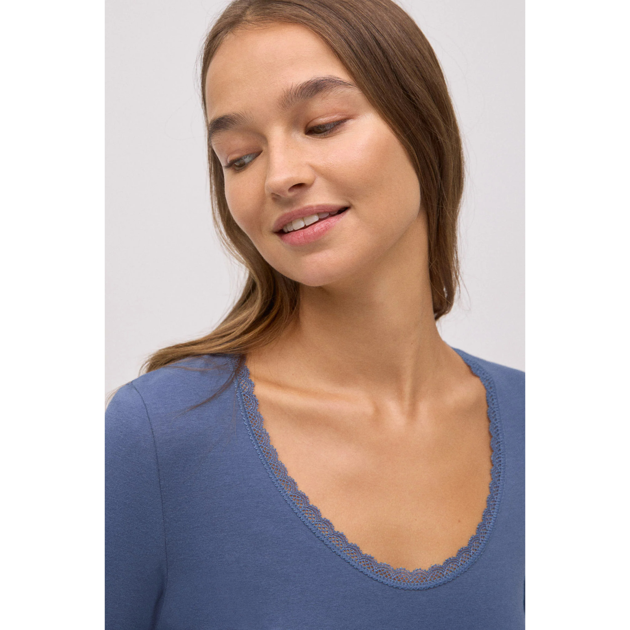 T-shirt in cotone a maniche lunghe con dettagli blu