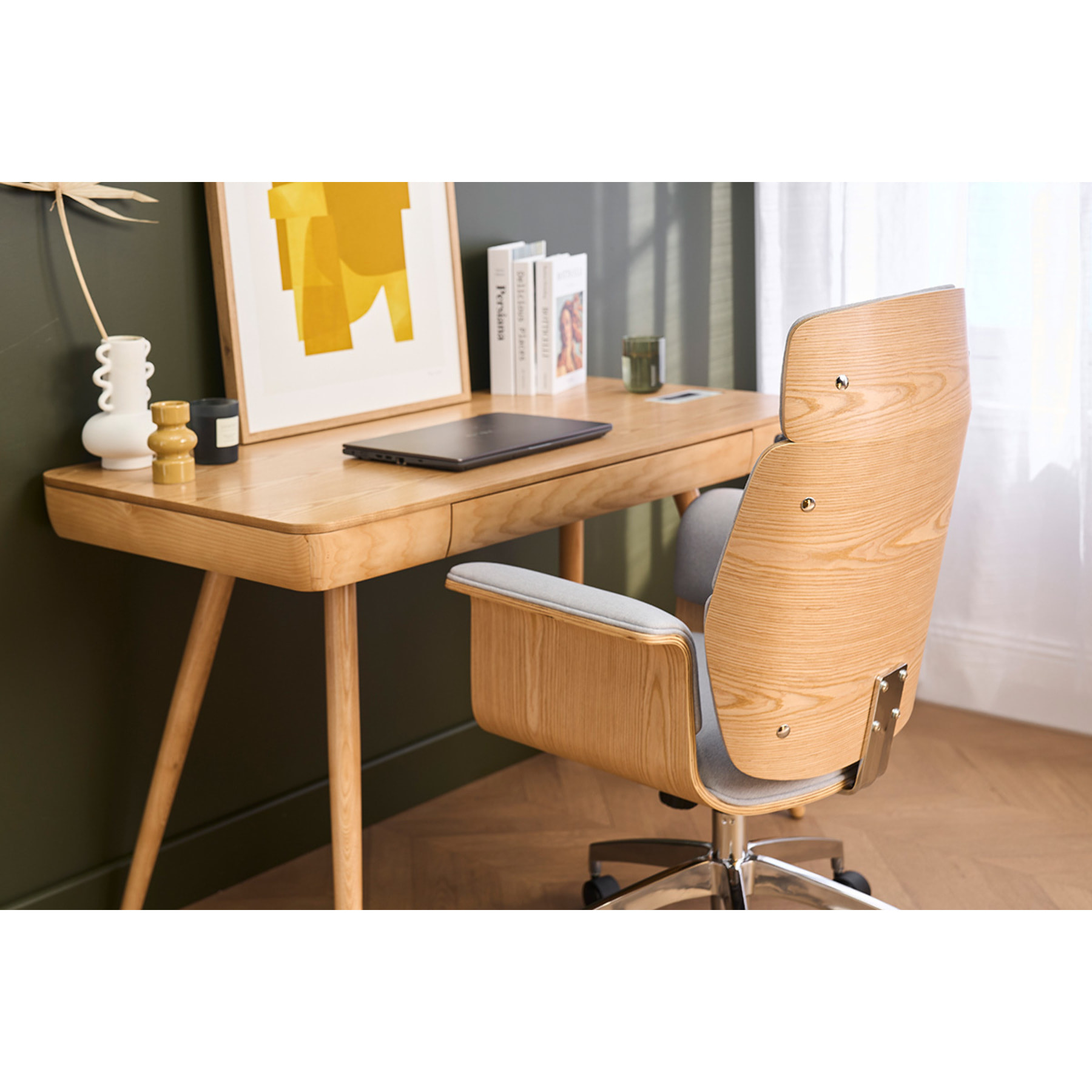 Fauteuil de bureau à roulettes design en tissu gris clair, bois clair et acier chromé ELON