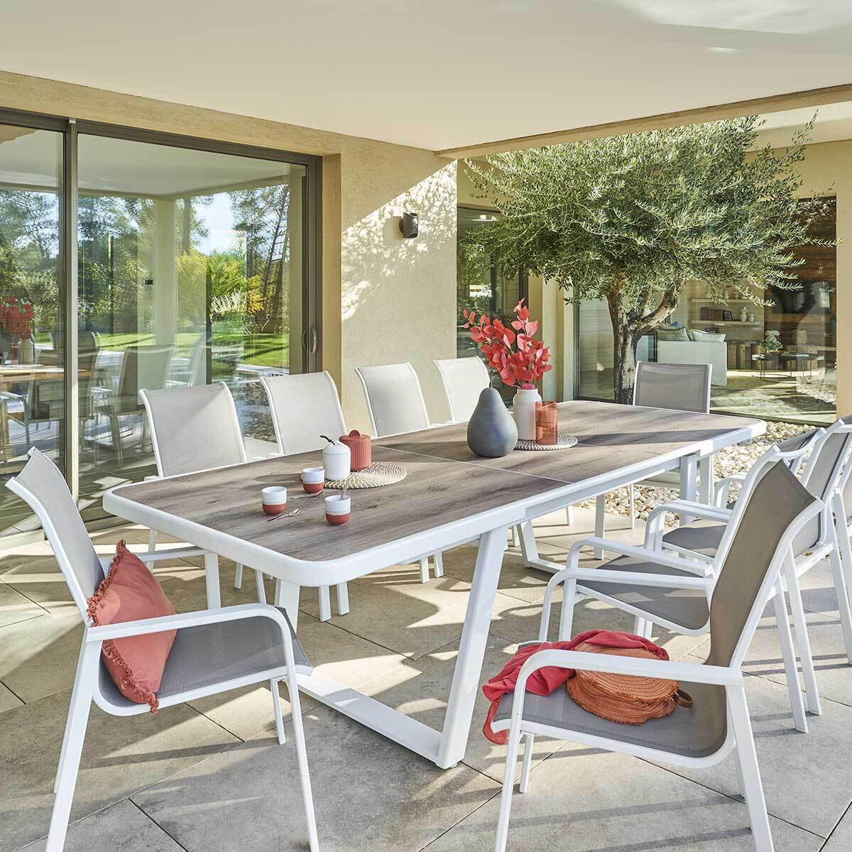 Table de jardin extensible Unisson Pécan & Blanc