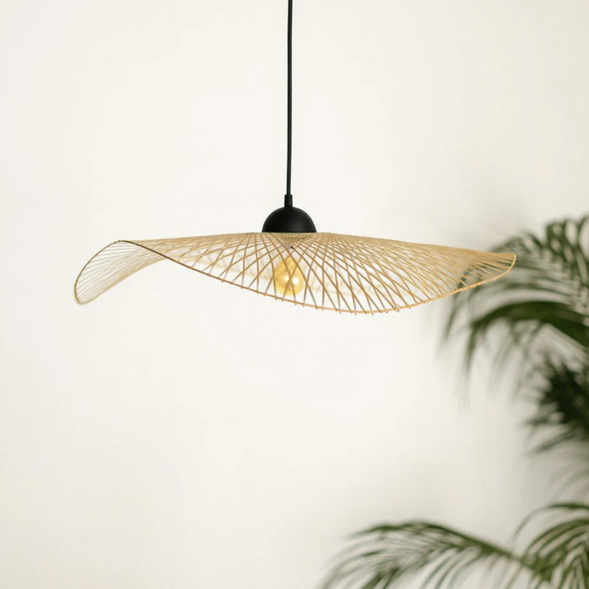 Suspension D75 cm en bambou avec fil noir - Jipi