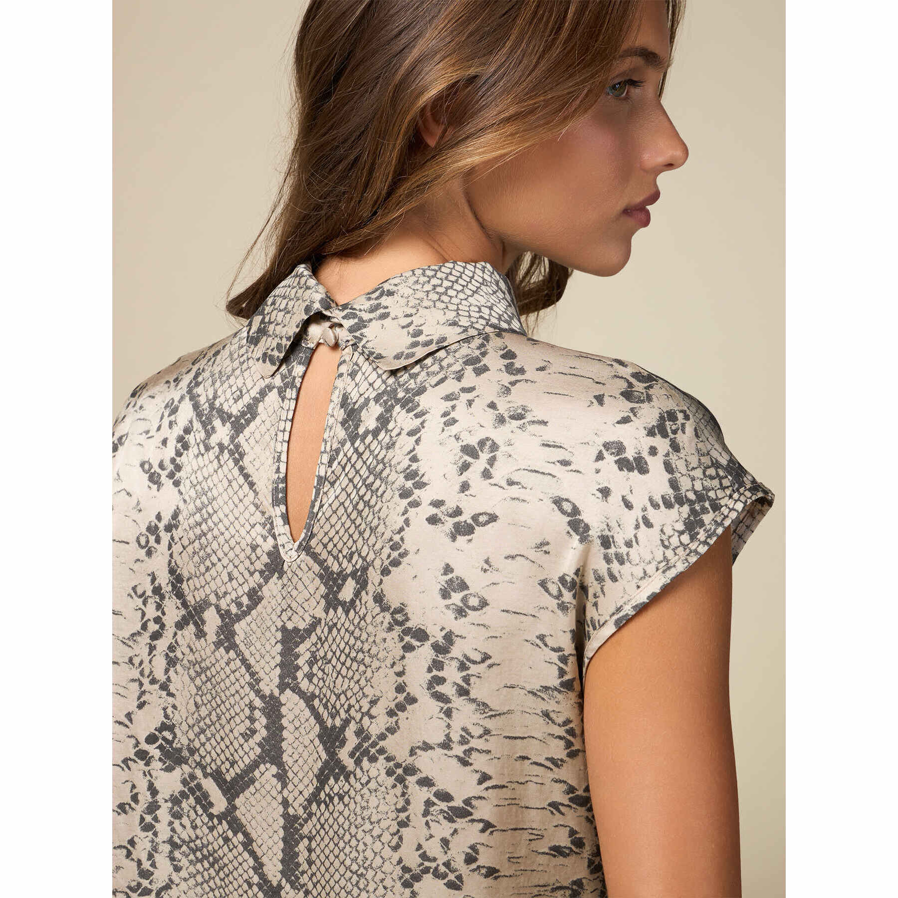 Oltre - Blusa con estampado reptil - Beige