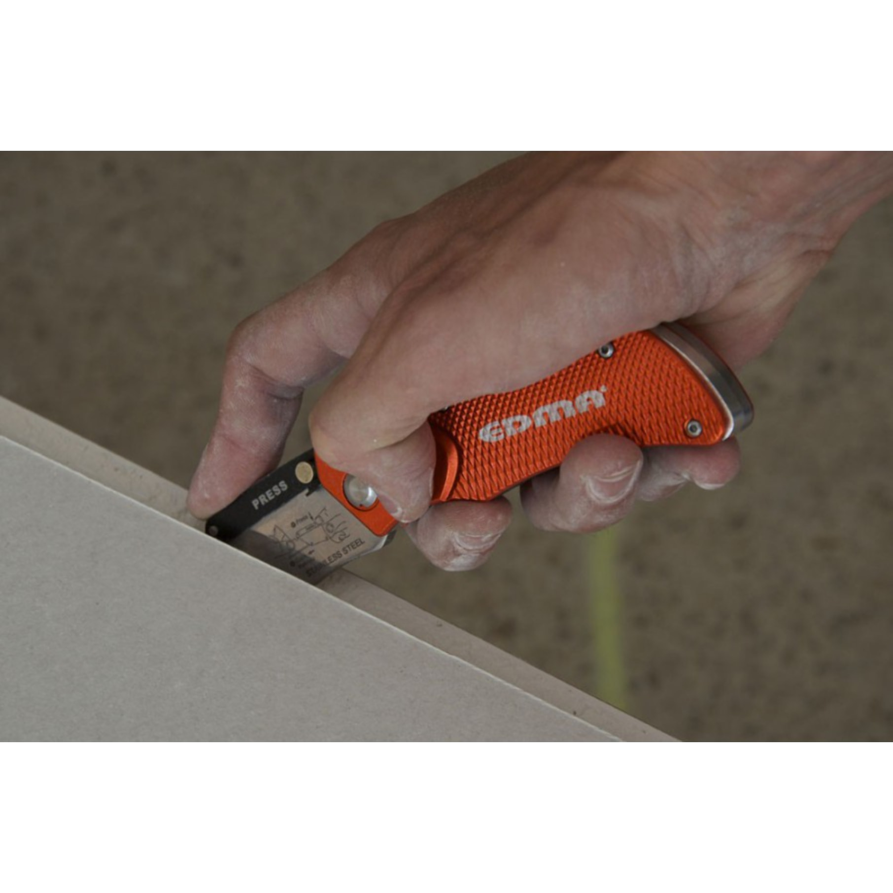Couteau cutter pliable pro EDMA avec pochette - 60655