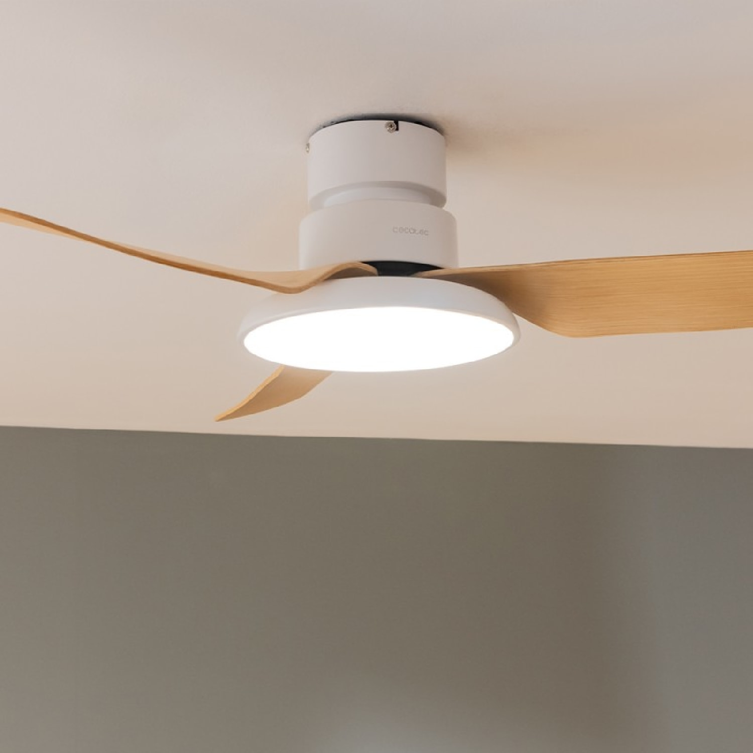 Ventilatori da soffitto EnergySilence Aero 5200 Light WhiteWood Cecotec