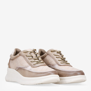 Zapatillas beige de cuña con cordones