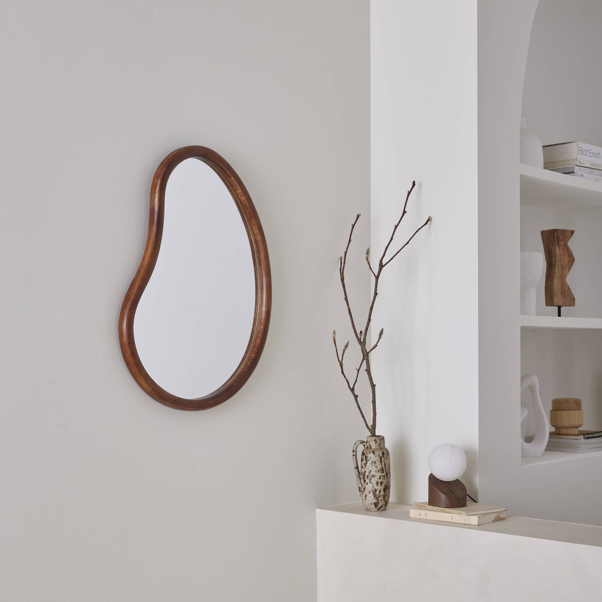 Miroir organique en bois de sapin 65cm épaisseur 3cm coloris noyer idéal entrée. chambre ou salle de bain