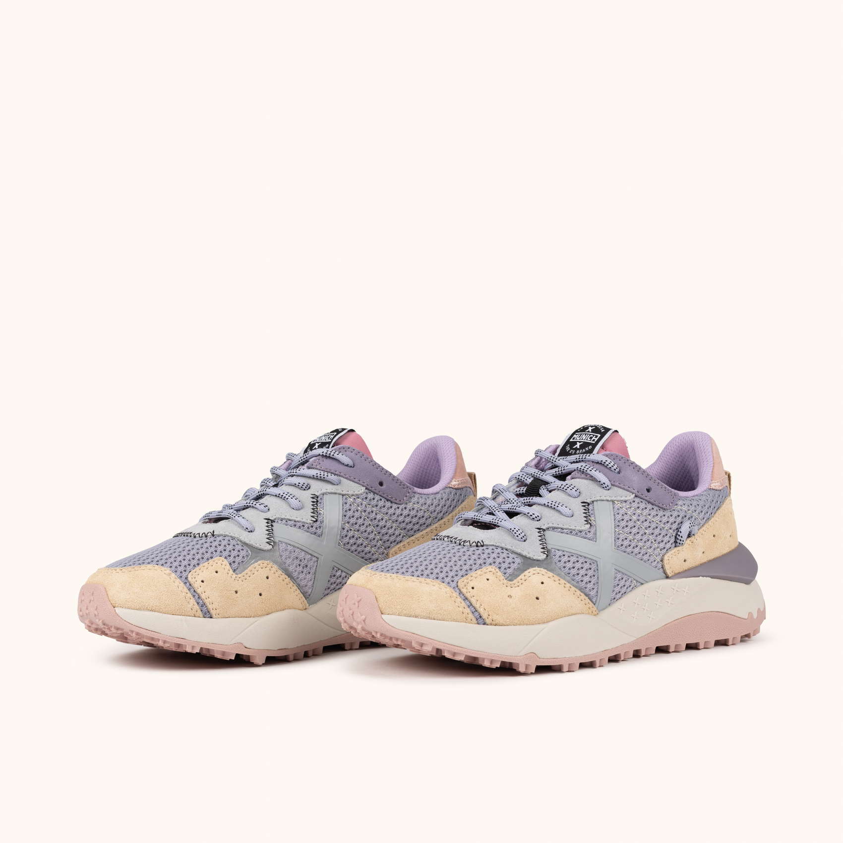 Zapatilla Urbana de Suela Chunky en Arena y Malva MUNICH SHIBUYA WMN 41