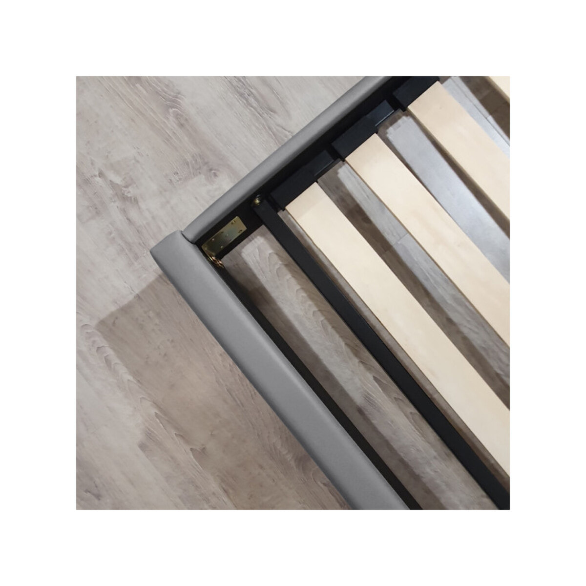 Lit double design capitonné 140x190 cm - BIANCA