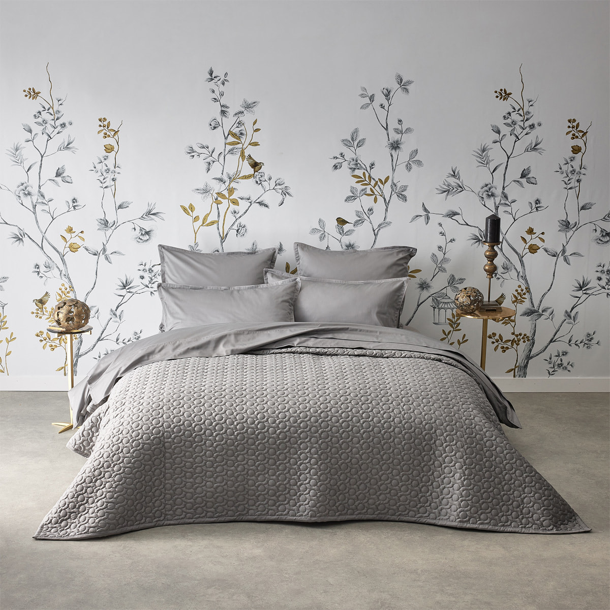 Couvre-lit matelassé uni en satin de coton bio, POESIE, Gris Meteore