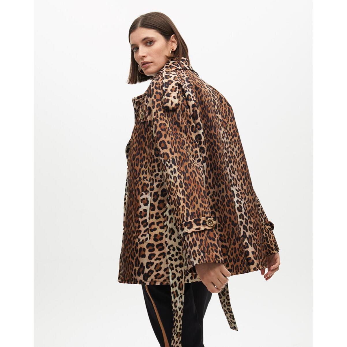Trench corto animalier con cintura