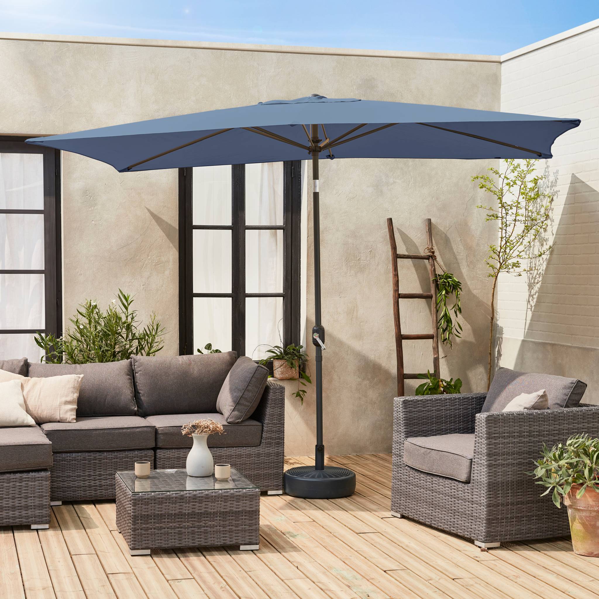 Parasol droit rectangulaire 2x3m - Touquet bleu grisé - mât central en aluminium orientable et manivelle d'ouverture