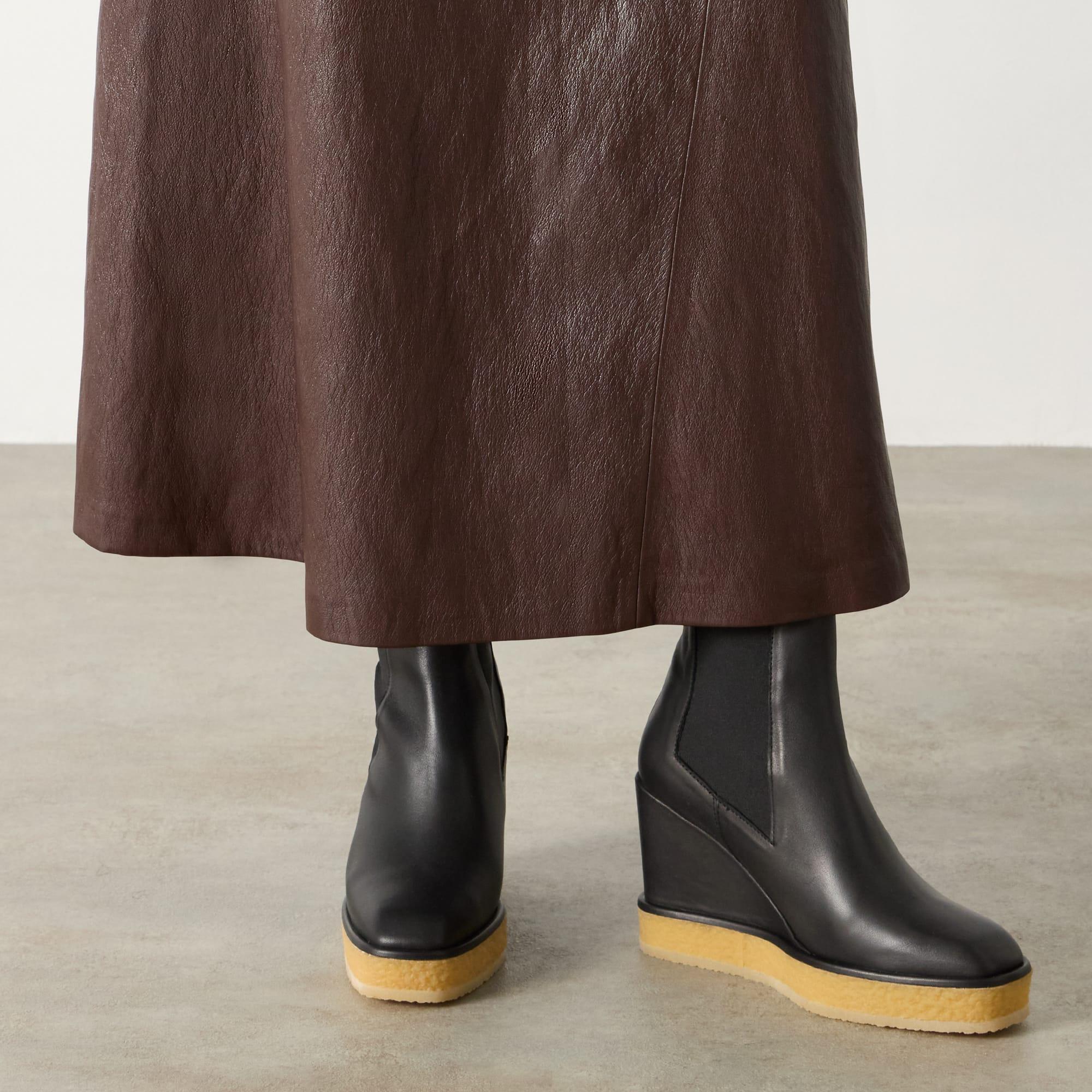 Botín de cuña Bambola en napa con cierre elástico