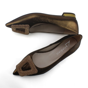 Bailarina de piel color bronce con brillo y adorno en la parte delantera. Tacón 2 cm