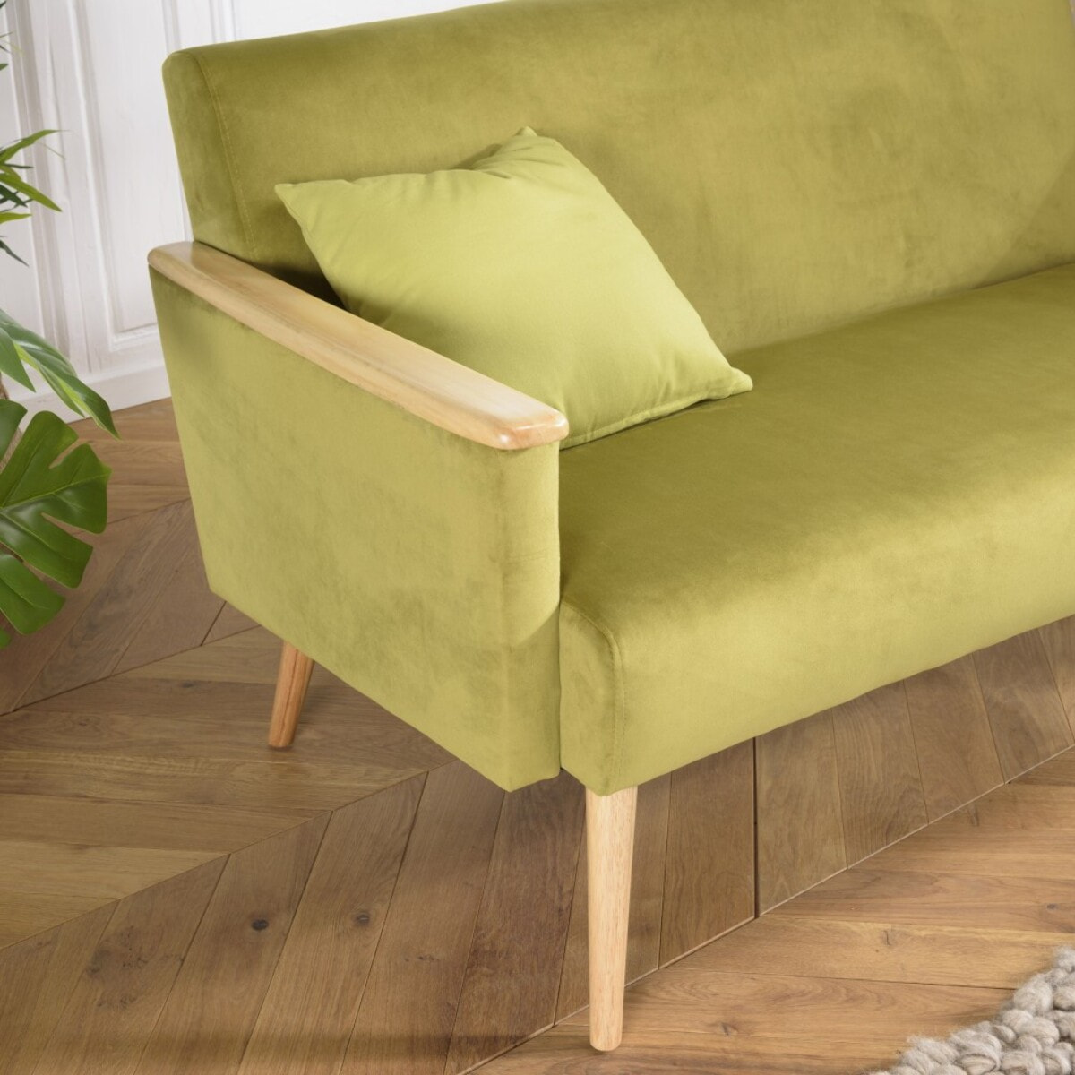 AGATHE - Canapé 2 places velours vert clair pieds et accoudoirs bois