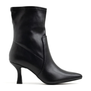 Tronchetto con gambale alto e tacco a rochetto - NERO