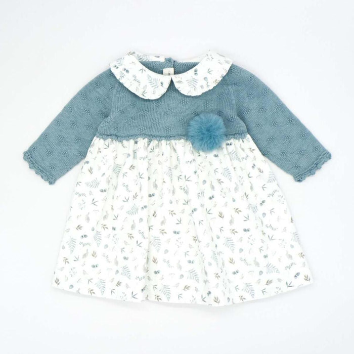 Vestido azul y estampado con pompón