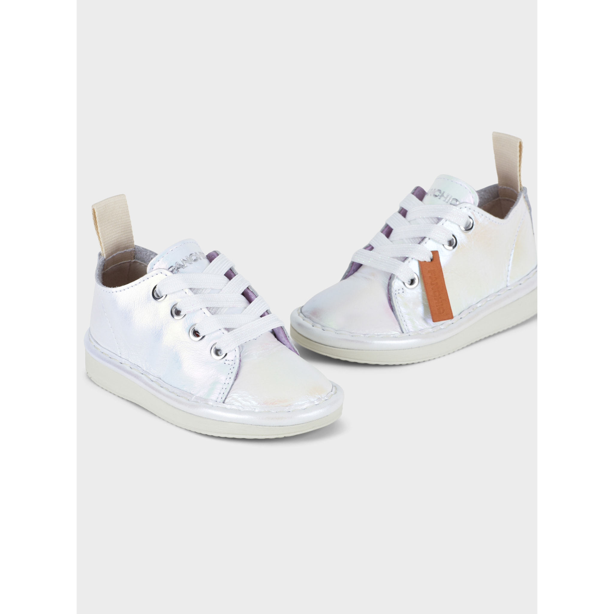 ZAPATO CON CORDONES NIÑO P01 DE NAPA NACARADA BLANCO PERLA