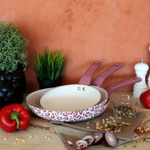 Poêle en aluminium recyclé 20cm léopard rose - tous feux LEOPARD