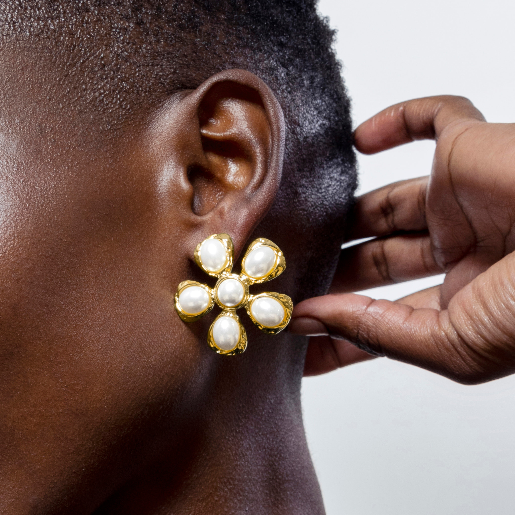 Pendientes acabados en oro amarillo de 18k