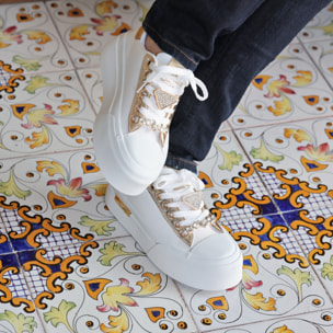 Sneakers in simil pelle con dettagli gioiello