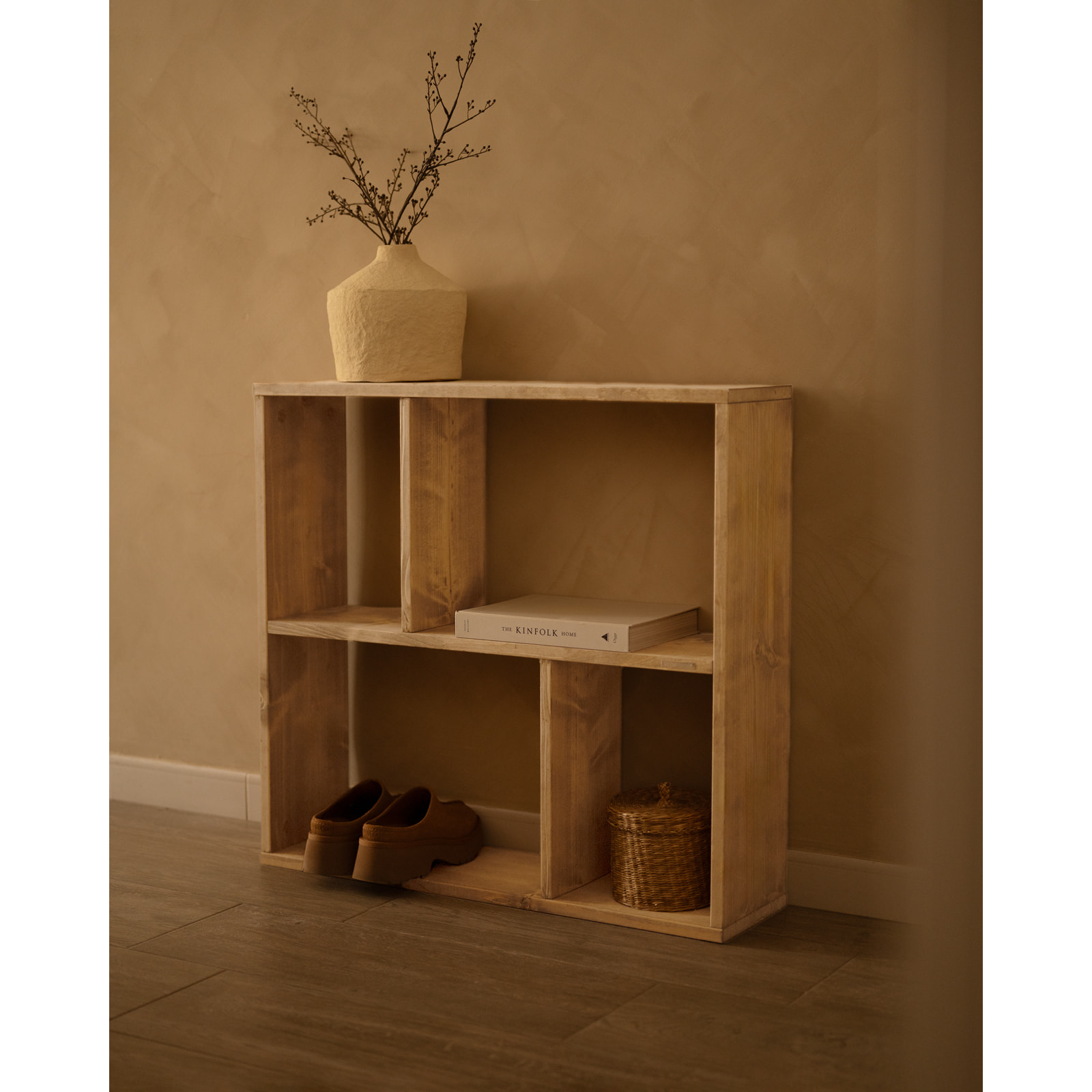 Mobilier d'appoint en bois massif ton chêne moyen avec 1 Mobiliers et 2 séparateur Hauteur: 74 Longueur: 80 Largeur: 20