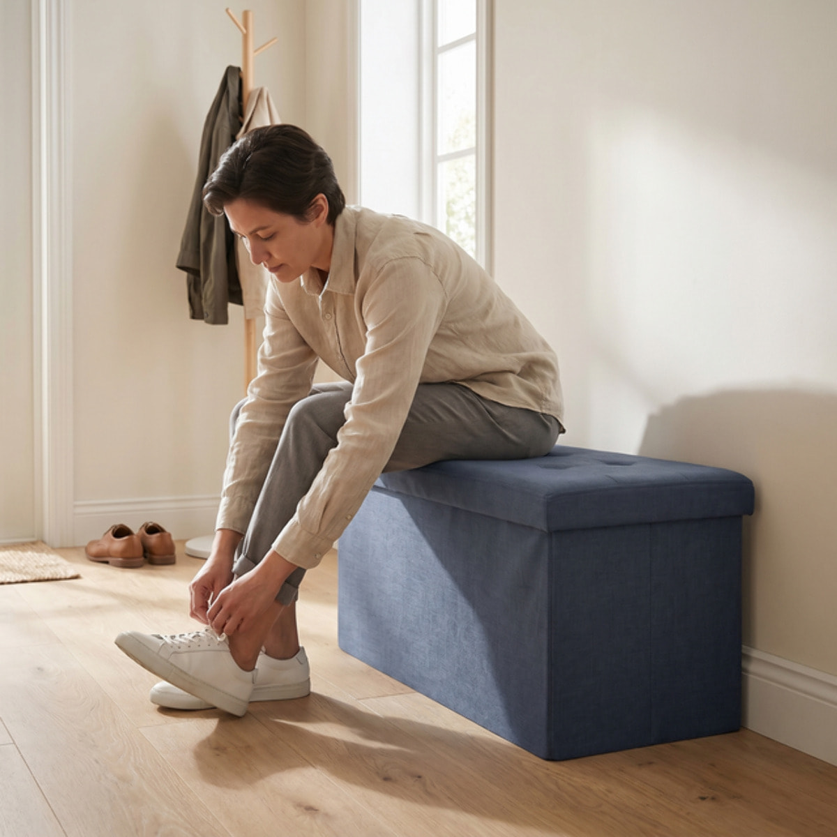 Pouf contenitore imbottito in tessuto con seduta lunga, panca multifunzione con spazio interno, ideale come poggiapiedi, seduta o contenitore, pratico e versatile per soggiorno, camera o ingresso, facile da pulire, dimensioni 76x34x34 cm