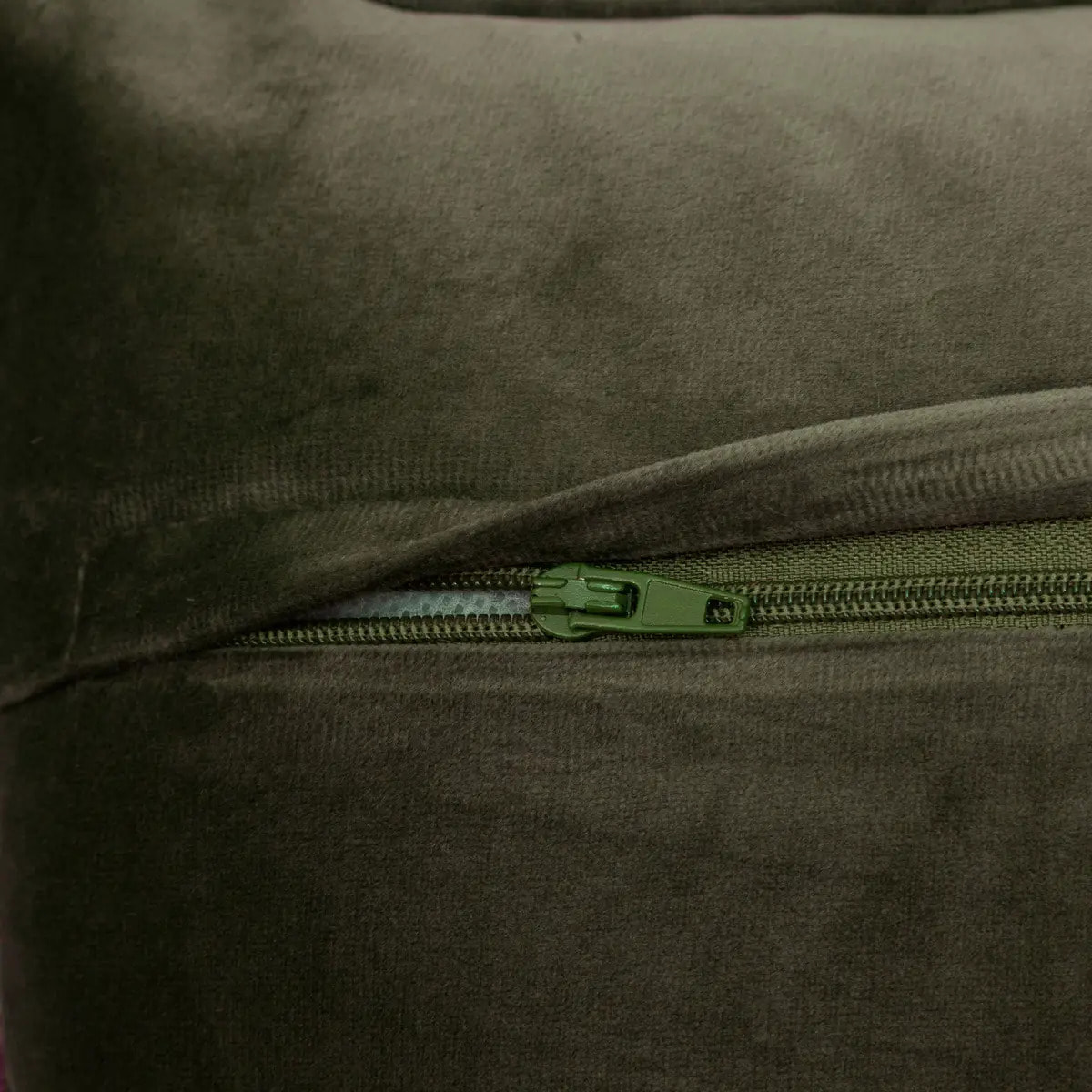 Coussin bouclette Soana vert kaki 30x50cm