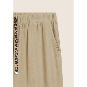 Pantaloni wide leg in tessuto crinkle fluido