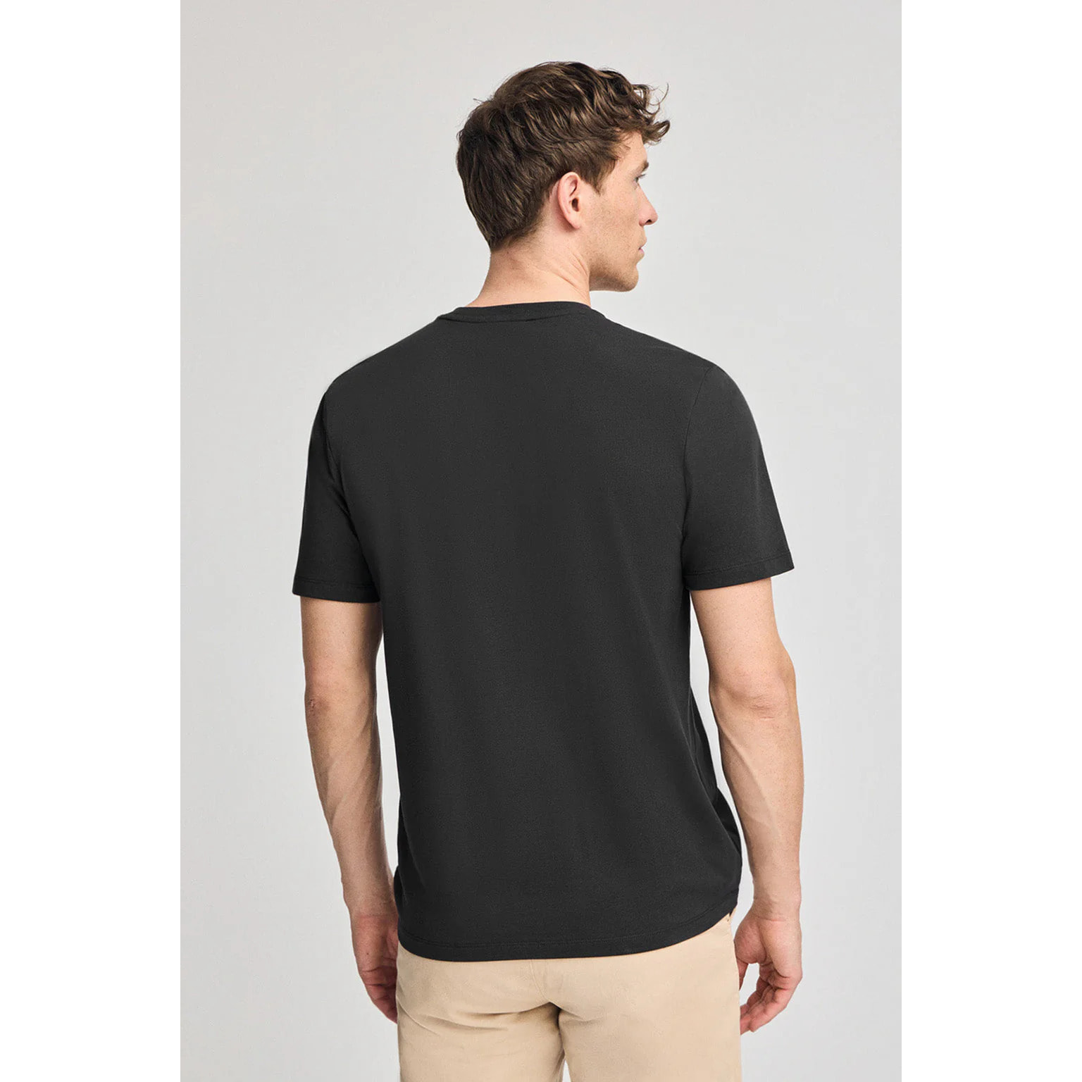 Camiseta negra básica de cuello redondo y bordado Rigby Best