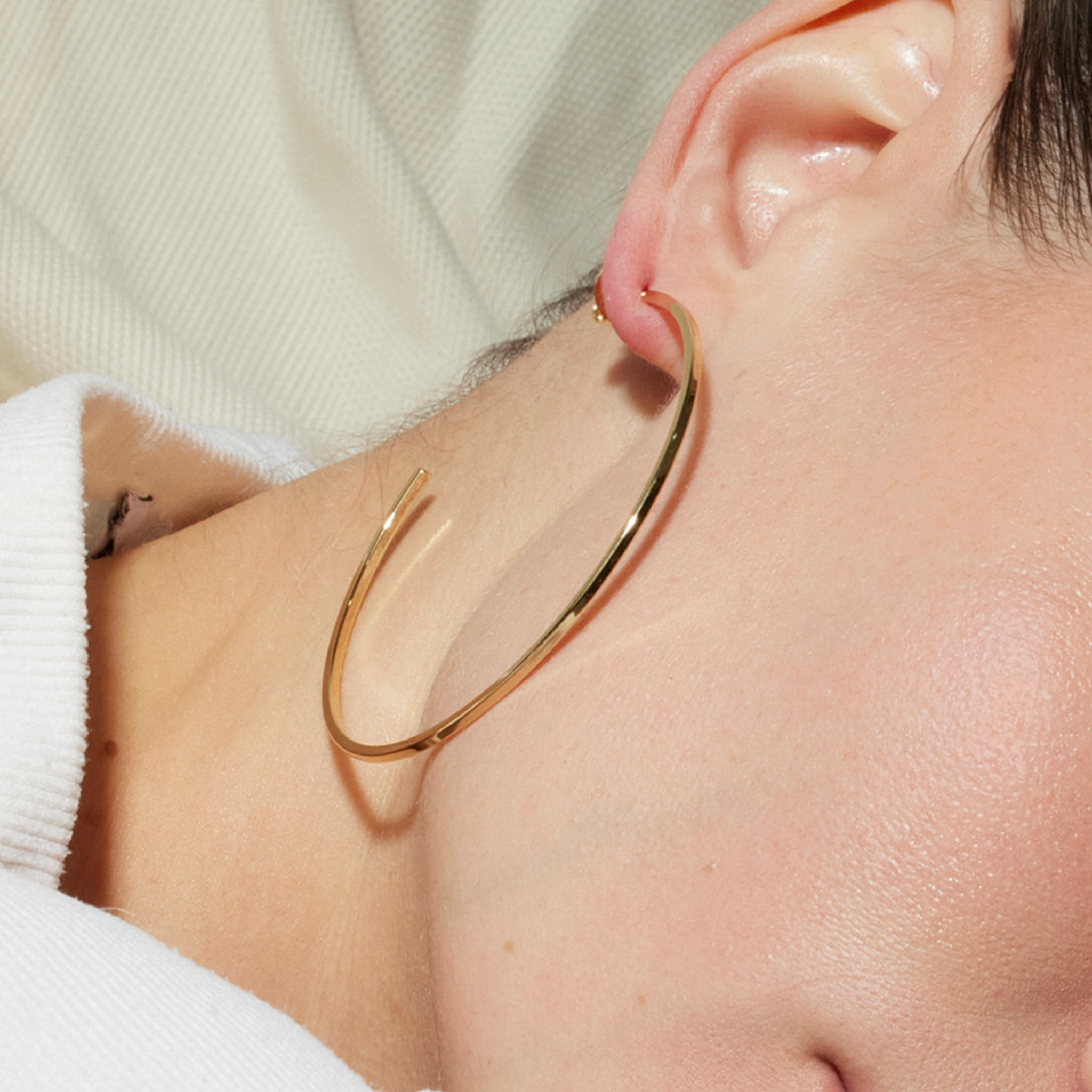 Pendientes de 36mm de diámetro acabado oro amarillo de 18K