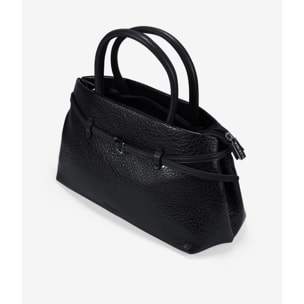 Bolso de mano negro con cinturón y hebilla