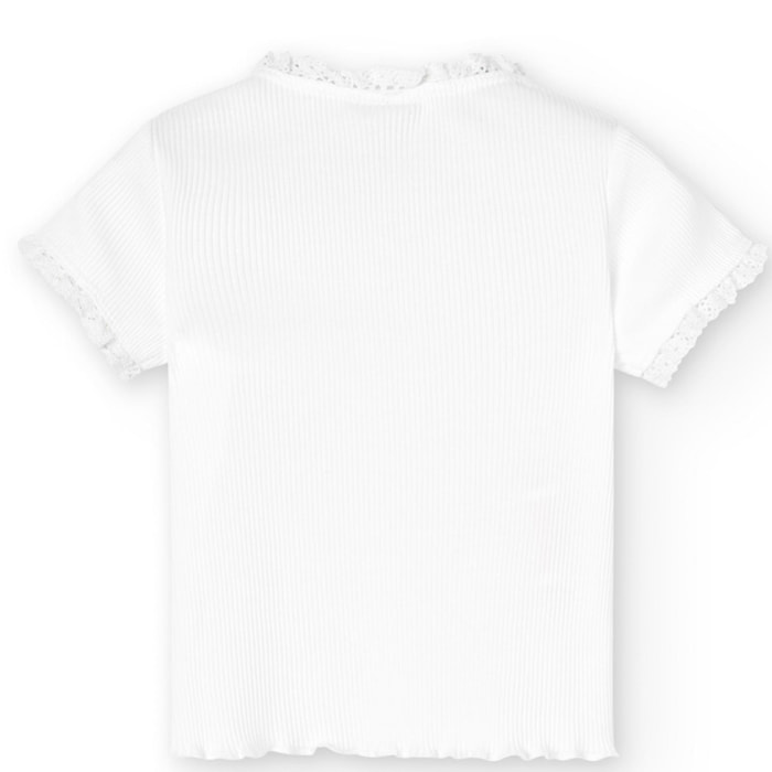 Camiseta básica en blanco con manga corta y blonda