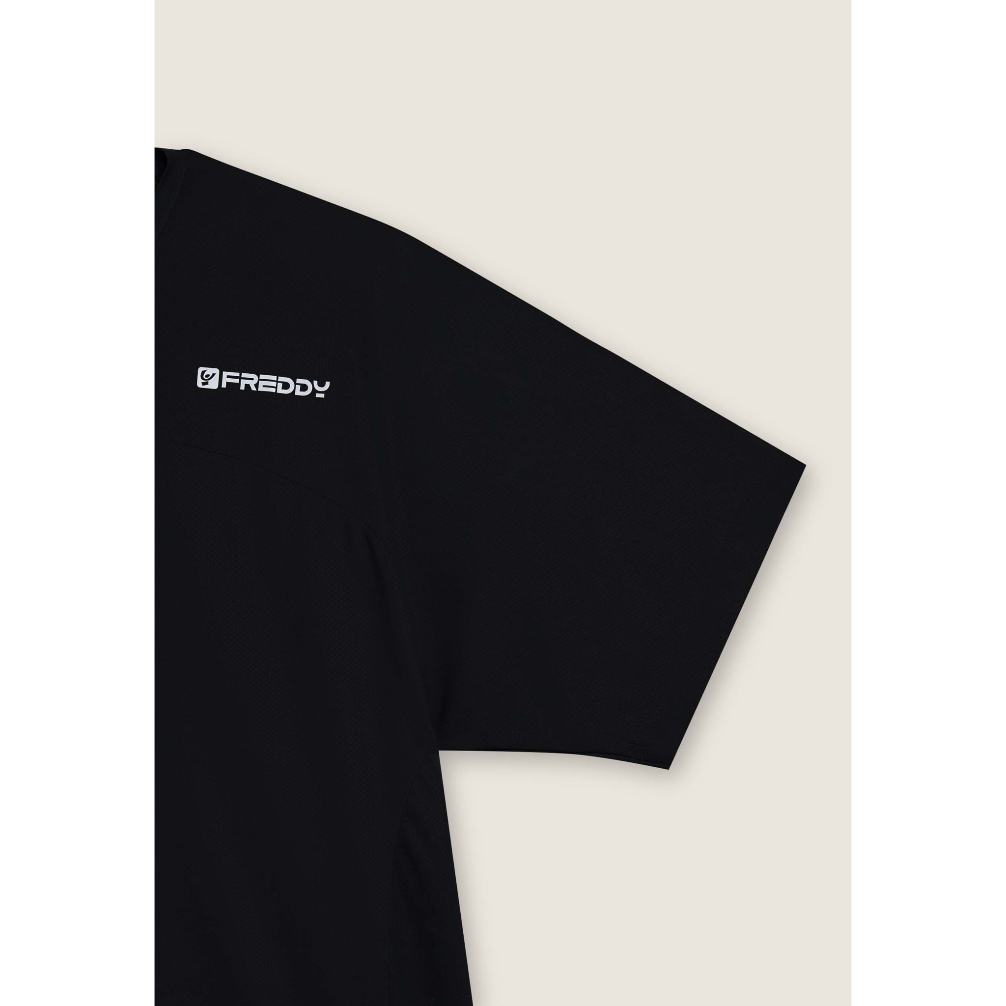 T-shirt slim con logo al cuore e fit ergonomico