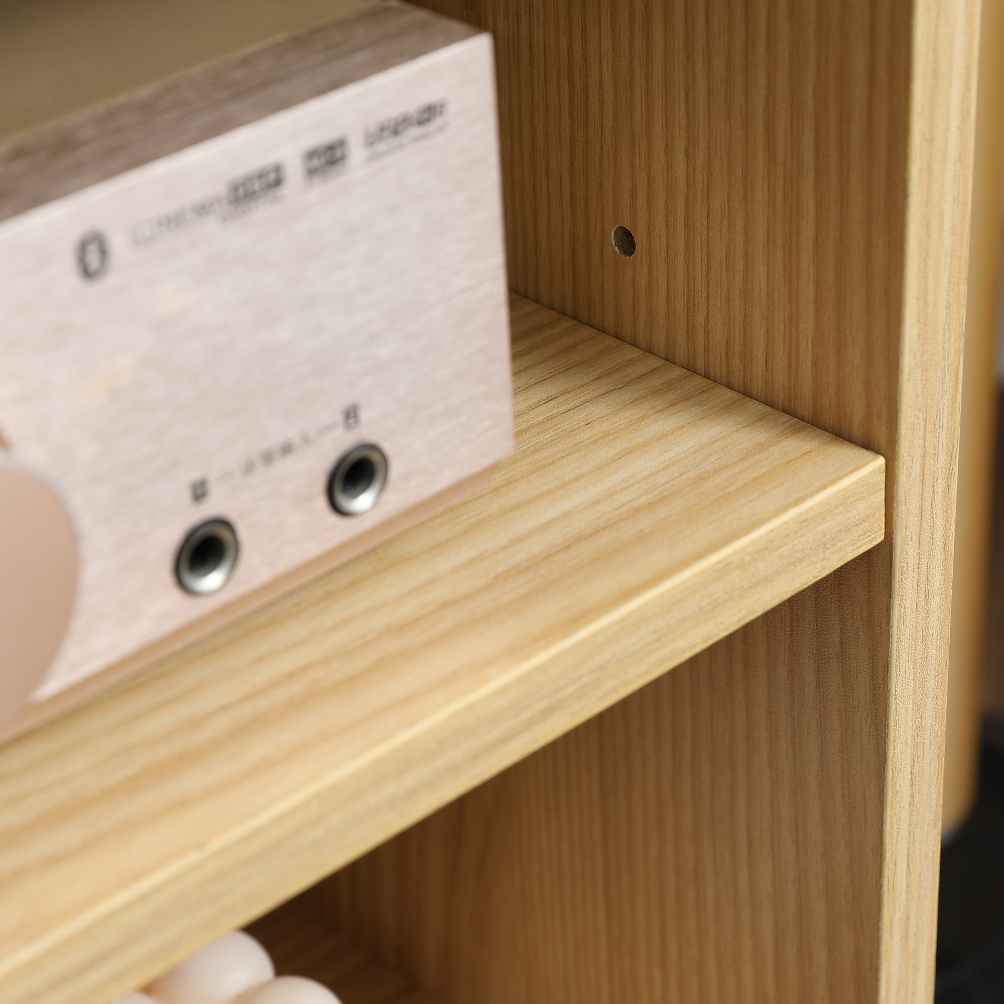 HOMCOM Mueble para TV Moderno Mesa para TV de Salón con 2 Puertas y 2 Estantes de Almacenaje para Televisores de hasta 46" para Dormitorio 110x39x48,8 cm Natural y Blanco