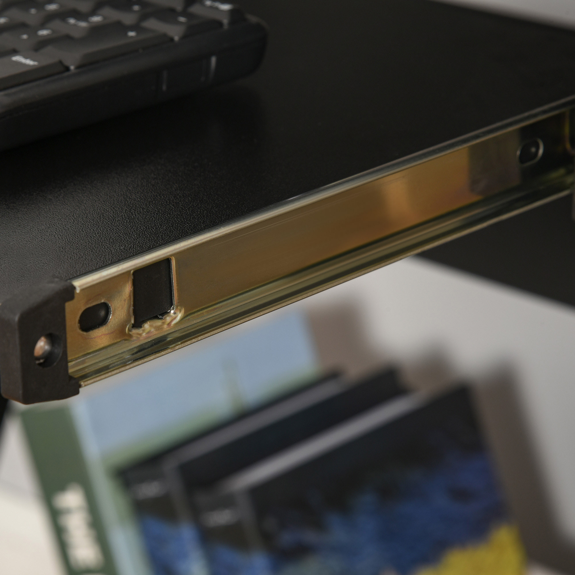 Mesa de Ordenador con Ruedas, 60x48 cm, Escritorio de Ordenador Moderno con Bandeja Deslizante para Teclado y Estante Inferior, Marco Metálico en Forma de Z, para Oficina, Estudio, Negro