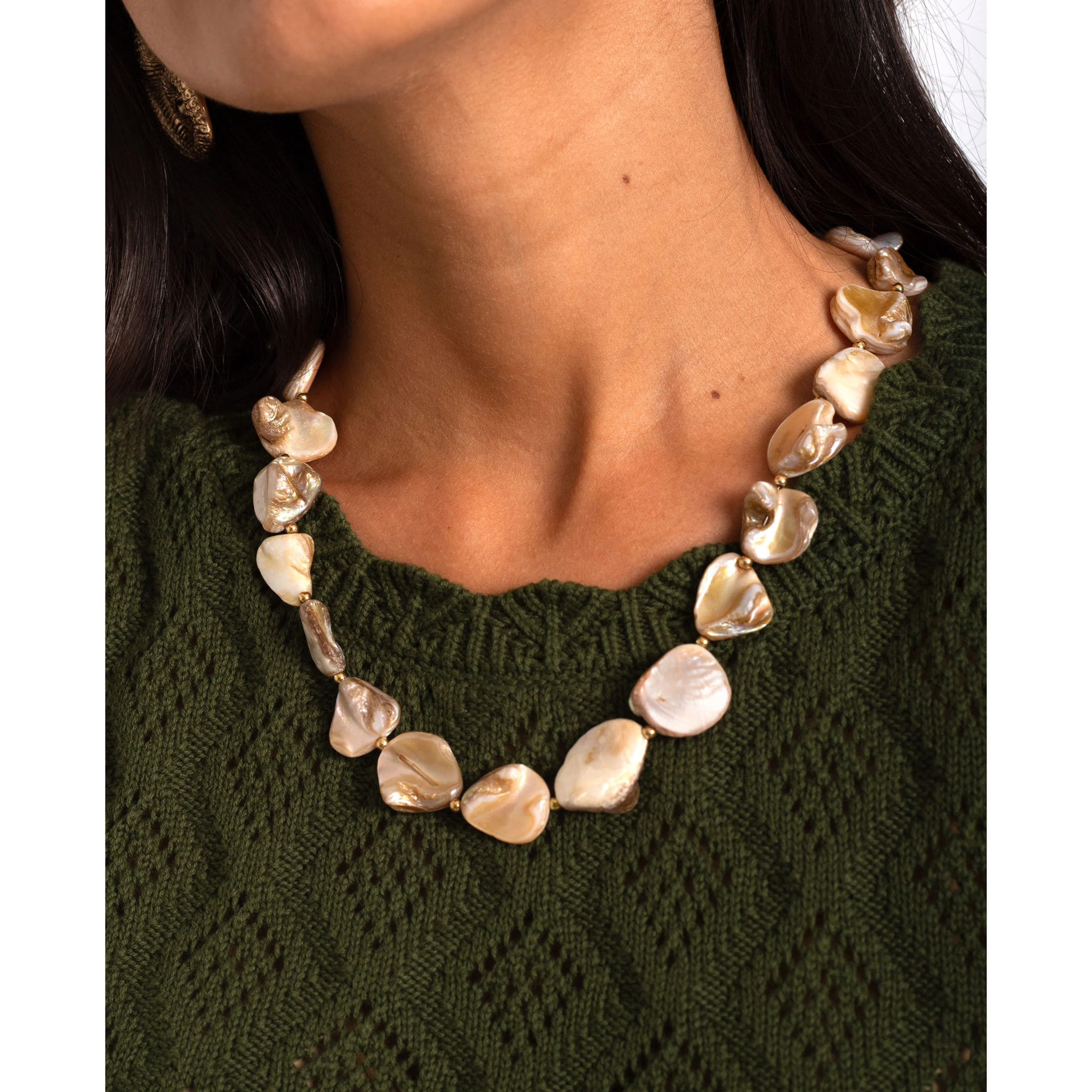 Collar con conchas de nácar natural