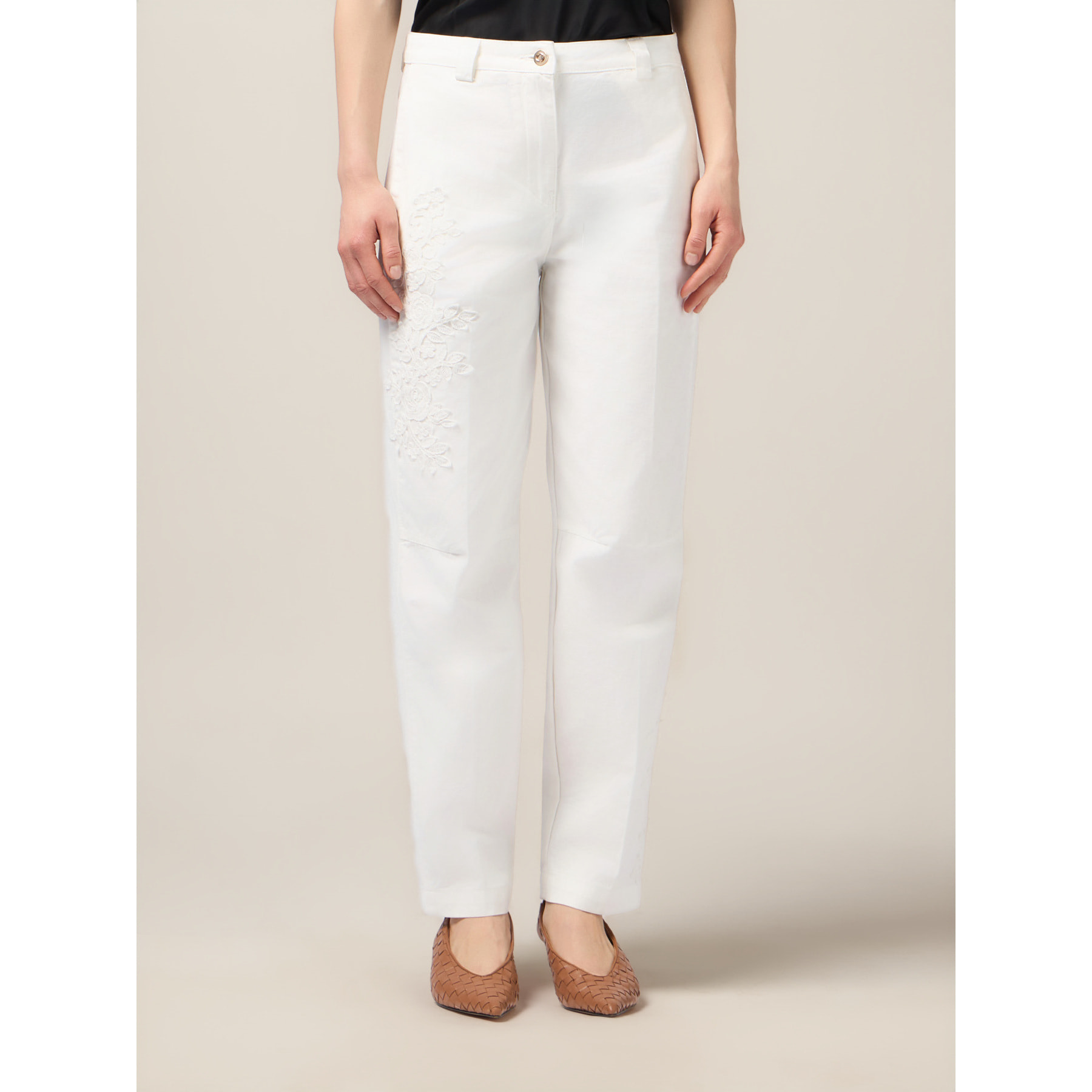 Oltre - Pantalones chinos de algodón con bordados florales - Blanco