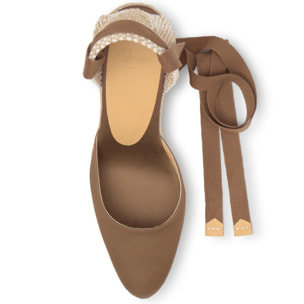 Alpargata Joyce cuña de yute en satén con cintas y punta afilada