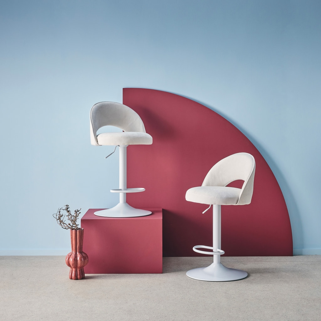 Lot de deux tabourets de bar ajustables métal et tissu blanc cassé. pied blanc - L 49 x P 49 x H 88.5-110cm - Abby