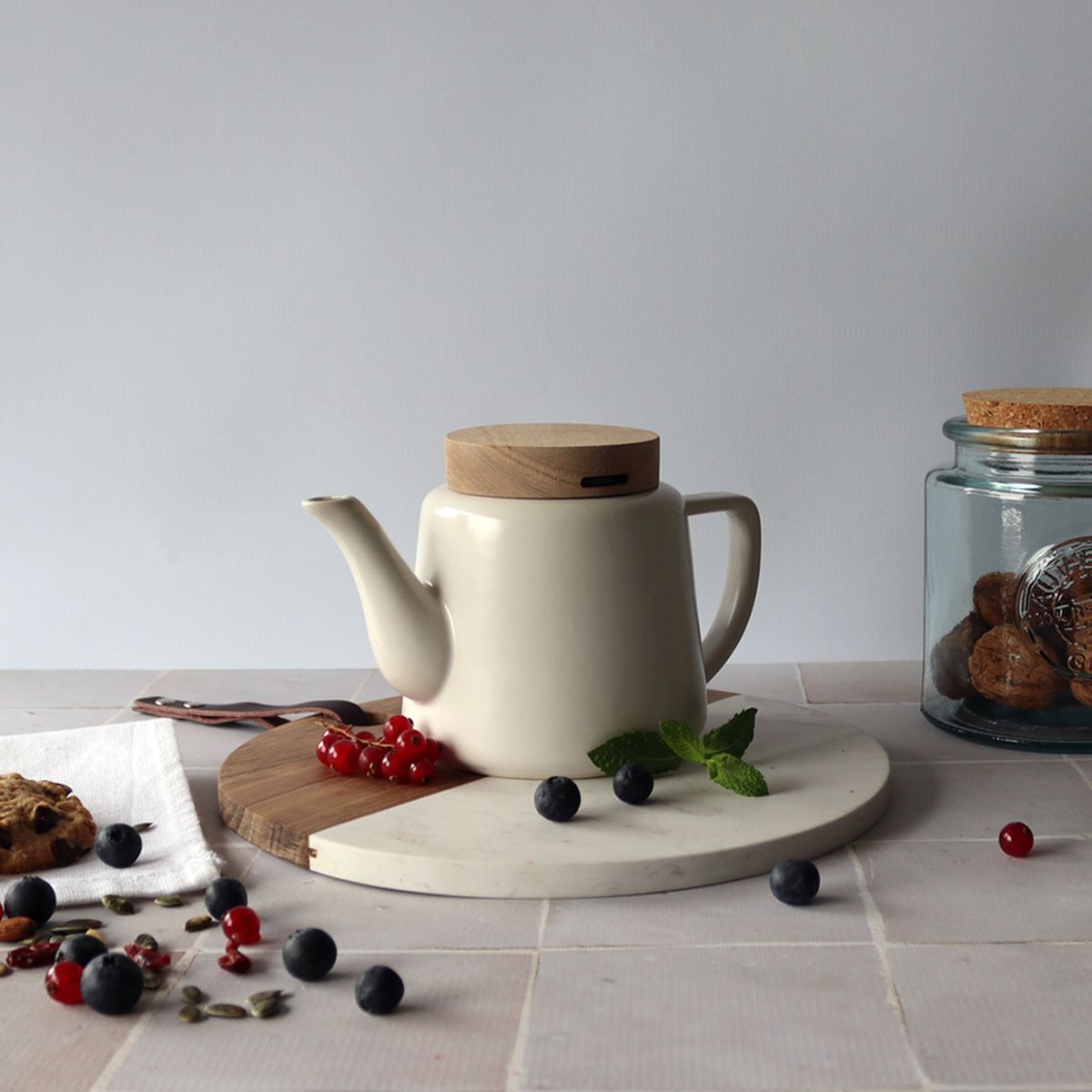 Théière en porcelaine avec couvercle en bois 680ml ENZO