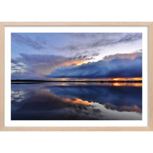 Affiche photo bleue reflets d'eau Affiche + cadre en bois - Chêne