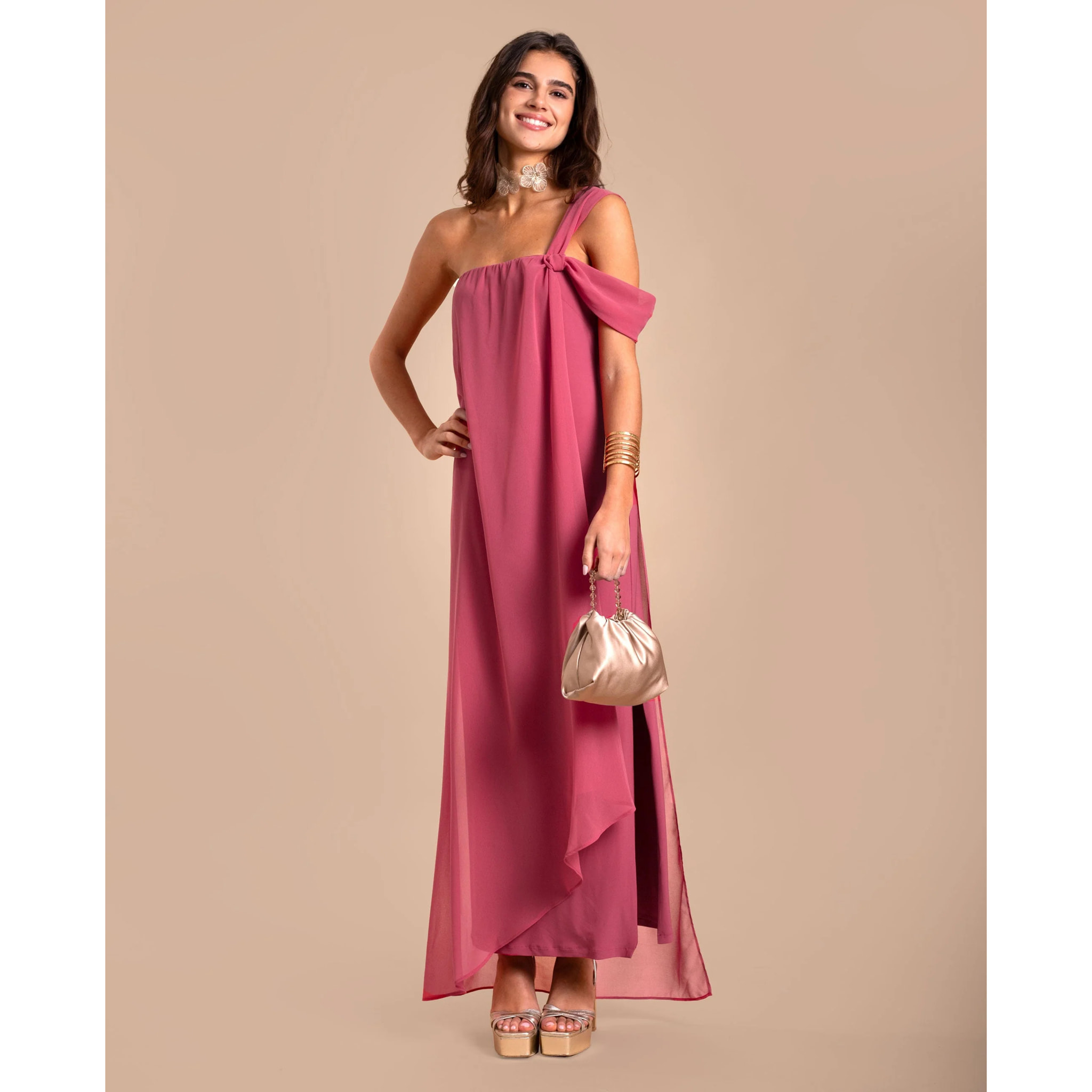 Vestido escote bardot con capa