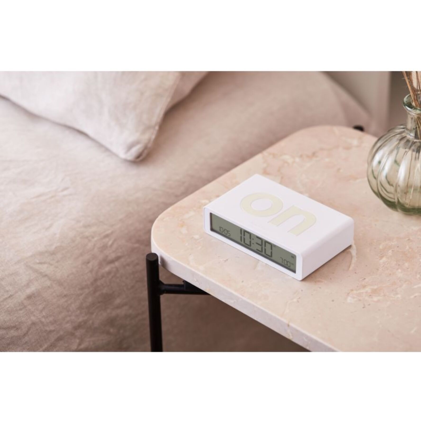 Réveil LEXON Flip Classic Rechargeable en USB-C Blanc