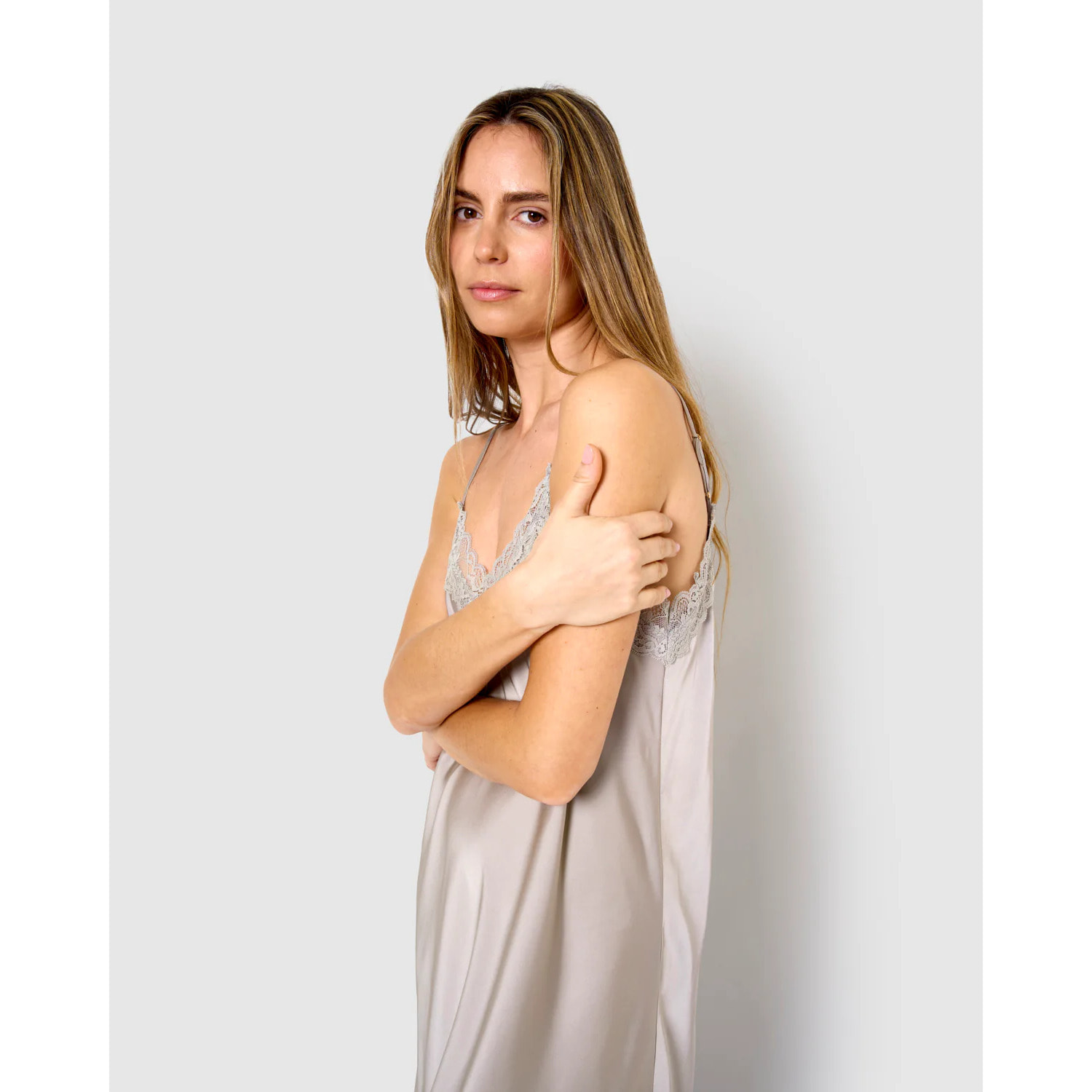 Camisón midi satén gris