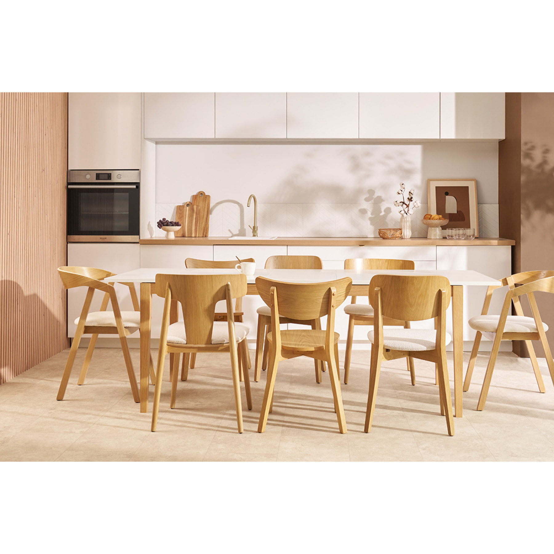 Chaises vintage en bois clair chêne et tissu effet laine bouclée blanc (lot de 2) LUCIA