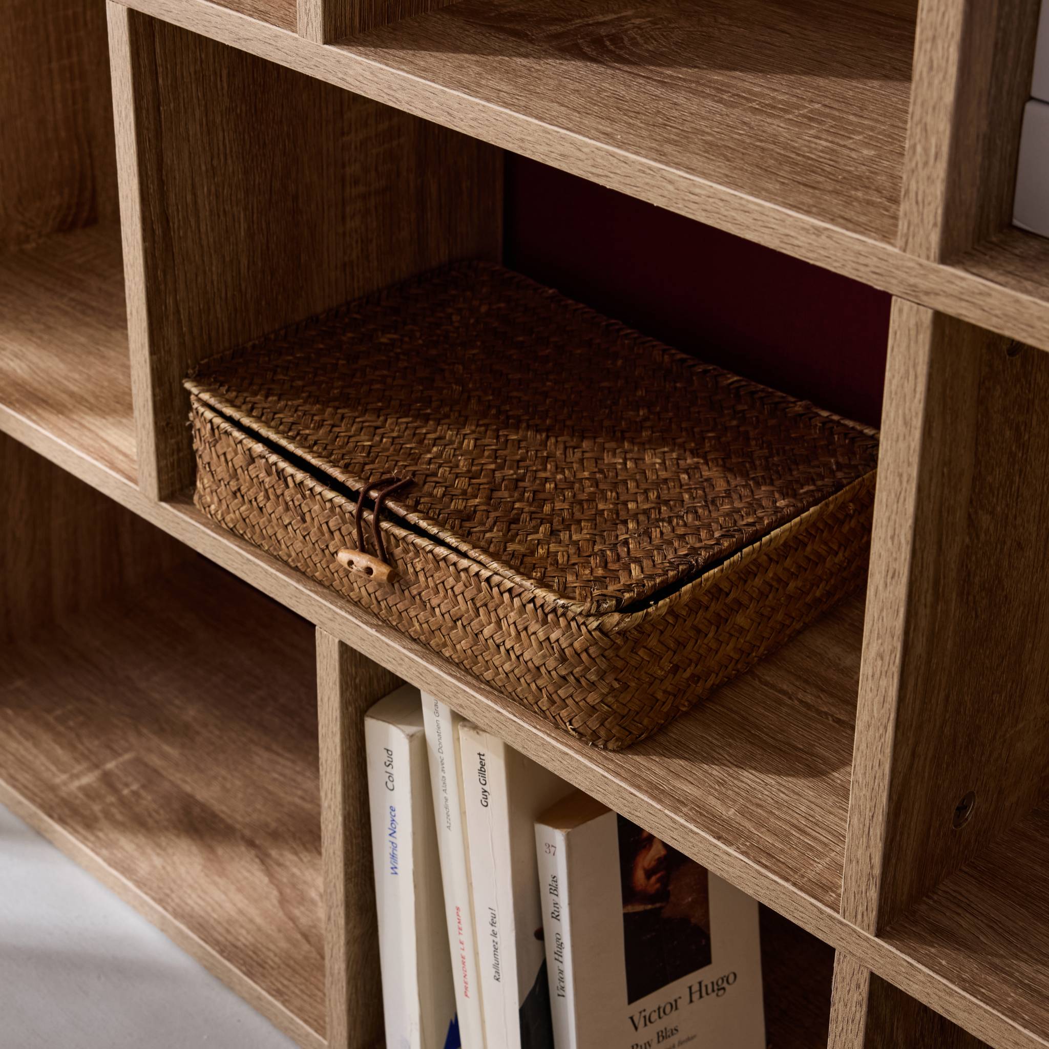 Bibliothèque design asymétrique naturelle. Pieter. 3 étagères. 12 compartiments de rangement
