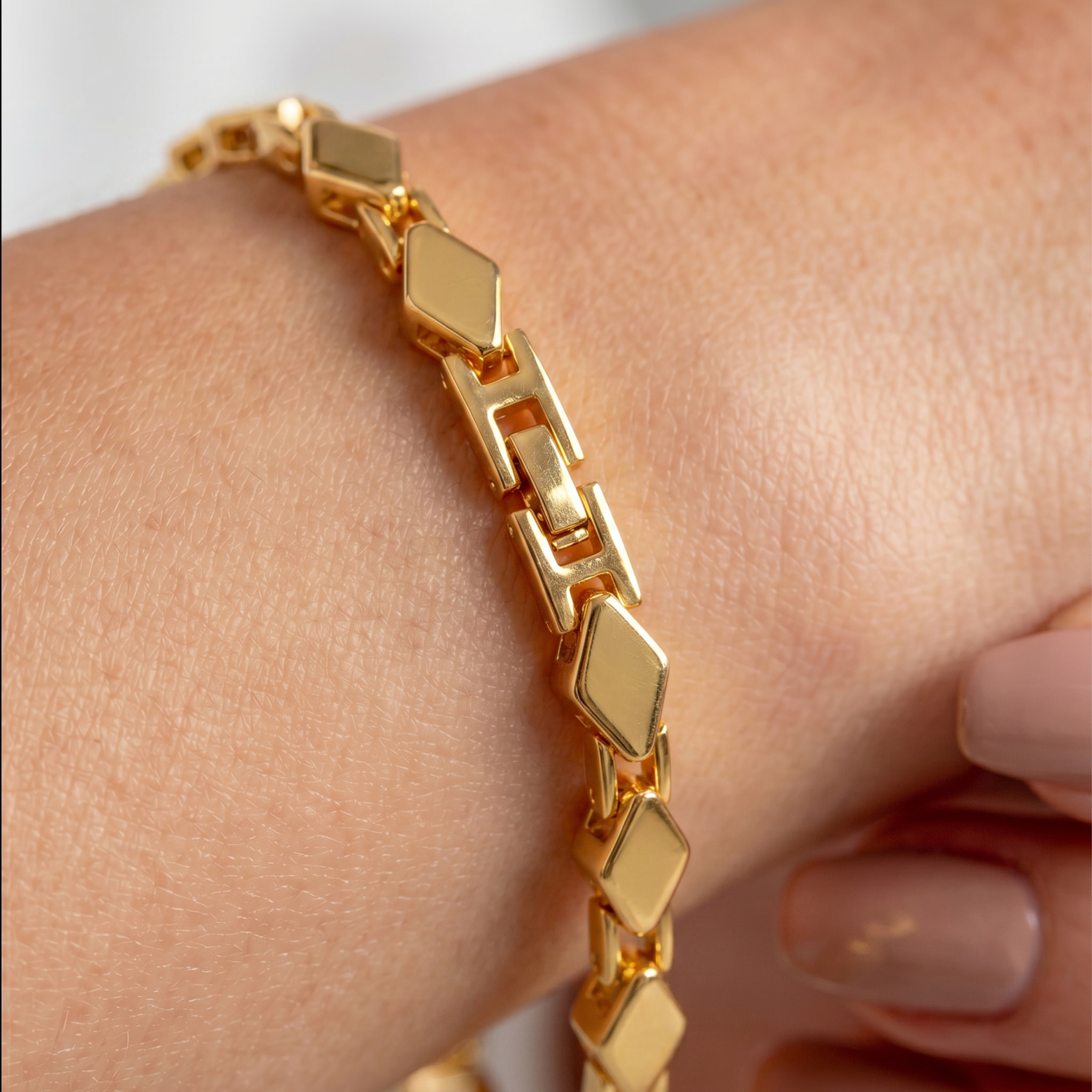 Pulsera Mone acabado oro amarillo 18k