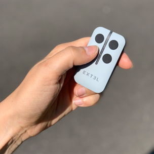 Motorisation connectée à vérins pour portail à battants : 2.5m/250kg par battant - XV250 + 2 télécommandes OFFERTES - Extel Umii