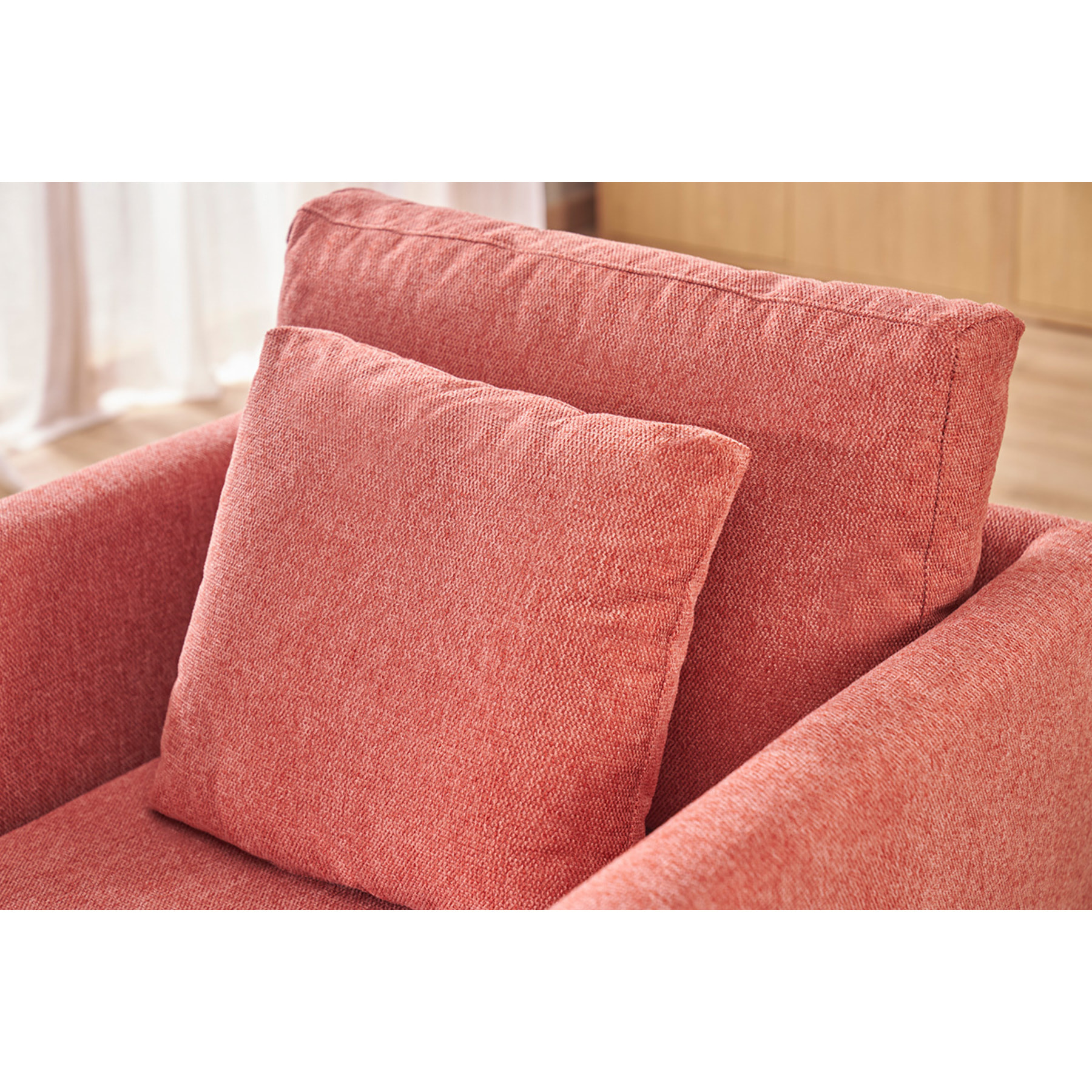 Fauteuil scandinave déhoussable en tissu effet velours texturé terracotta et bois clair OSLO